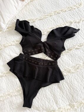 Black bikini set